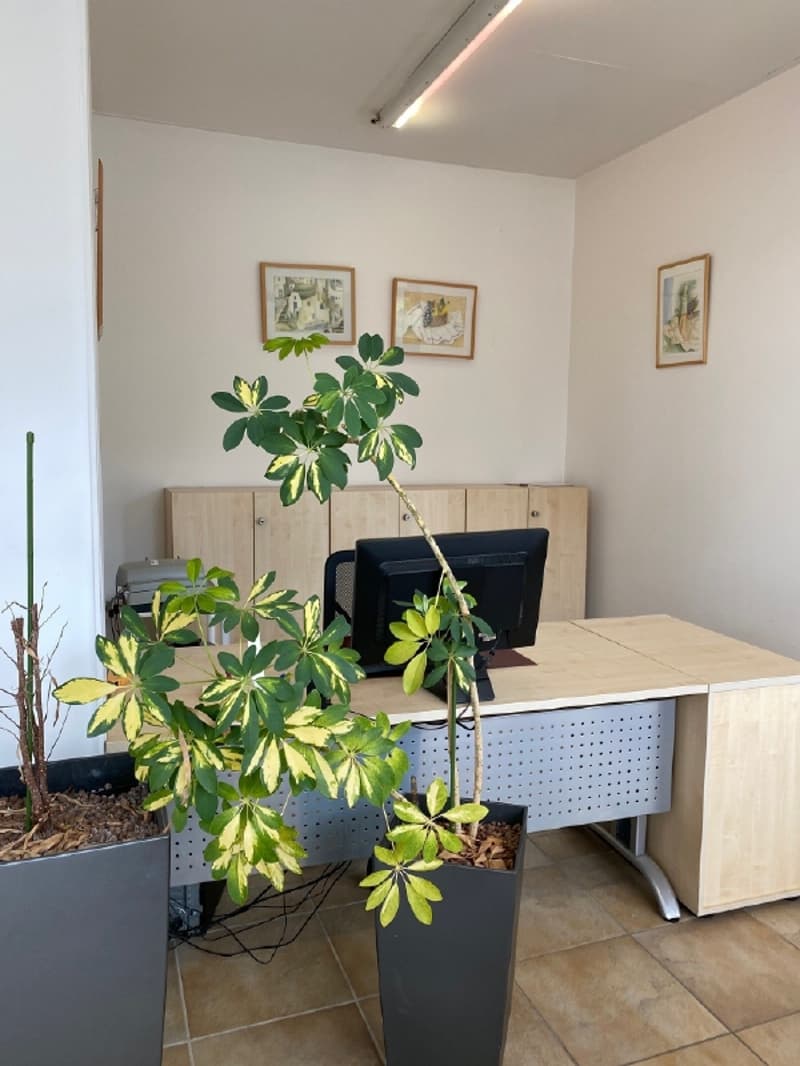 Büro neben Empfang