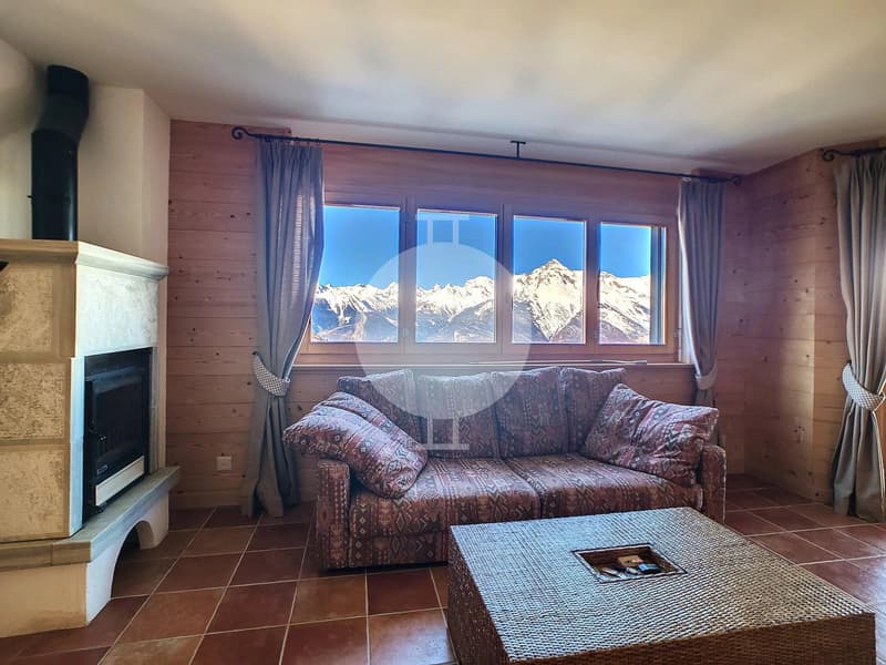 Magnificent luxury duplex flat with large garden and panoramic view of the mountains (13)