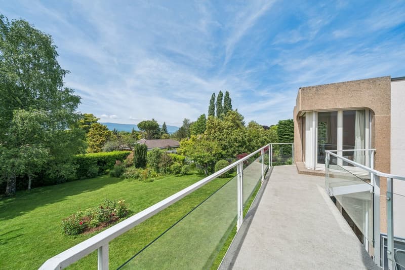 Prächtige Villa im Herzen eines 1500m2 großen Gartens🌿 (3)