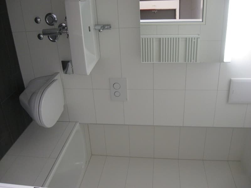 Balcone con sole della sera, cucina moderna aperta sul soggiorno (7)