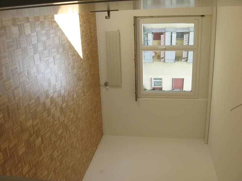 Balcone con sole della sera, cucina moderna aperta sul soggiorno (3)