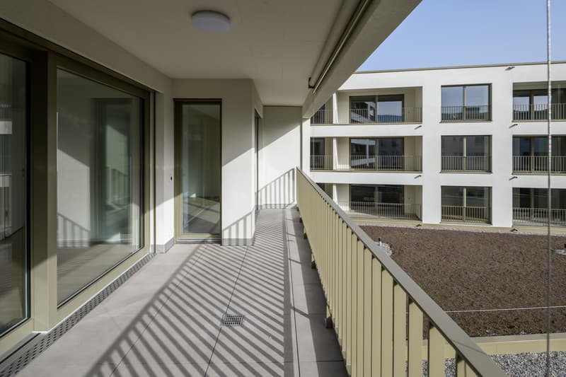 Large balcony***central and very comfortable*** built in 20 (2)