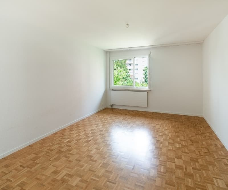Balkon mit Abendsonne, moderne Küche offen zu Wohnzimmer (3)