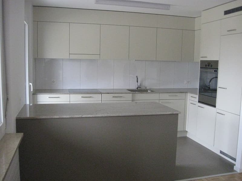 Geräumige, helle Dach-Wohnung (kein Lift) (5)