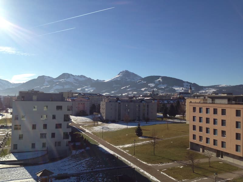 GROßE TERRASSE ZUGÄNGLICH VON ALLEN ZIMMERN! (4)
