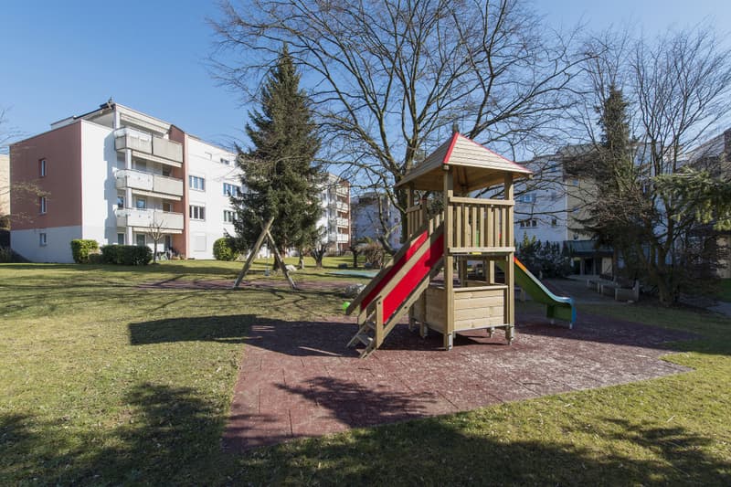 Haus / Umgebung / Spielplatz
