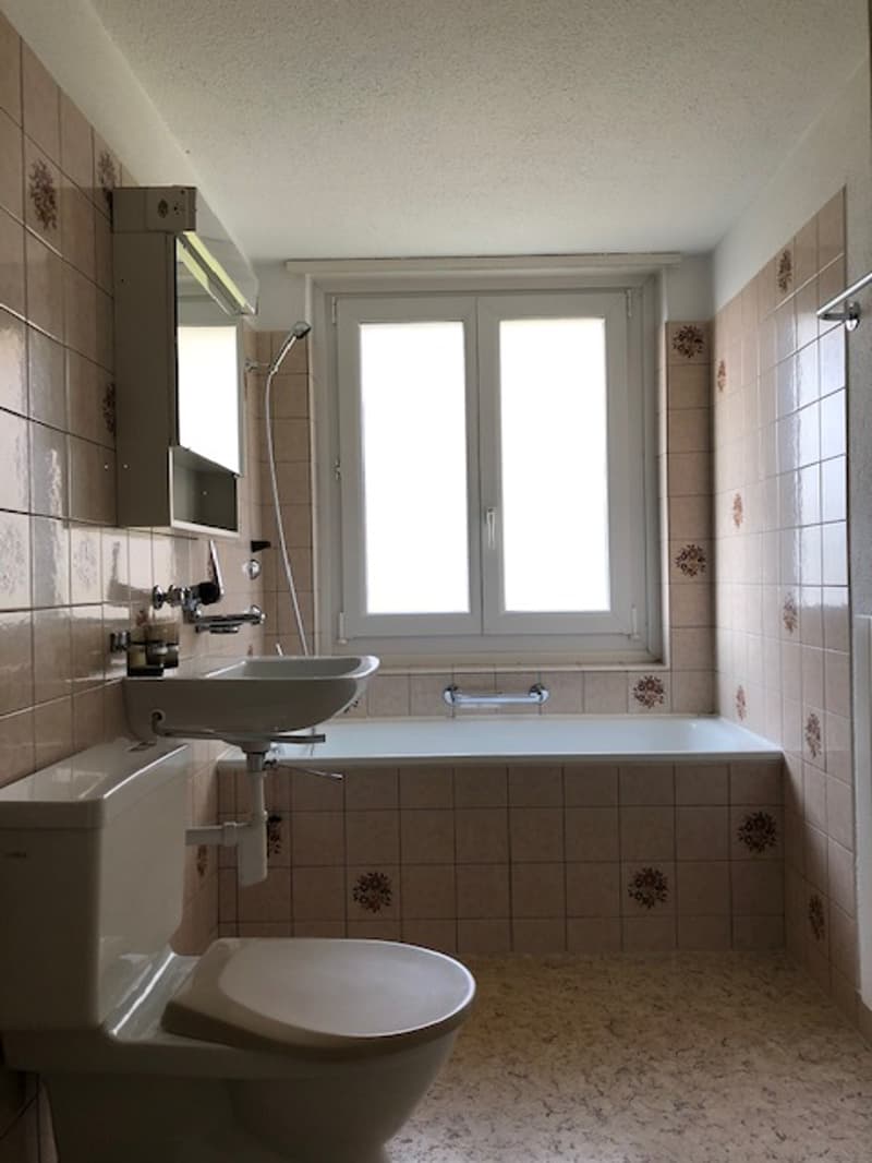Bad mit Badewanne