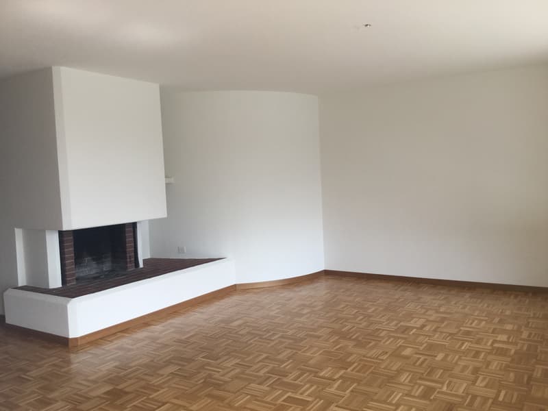 Grosszügige 3.5-Zimmerwohnung mit Cheminée zu vermieten (3)