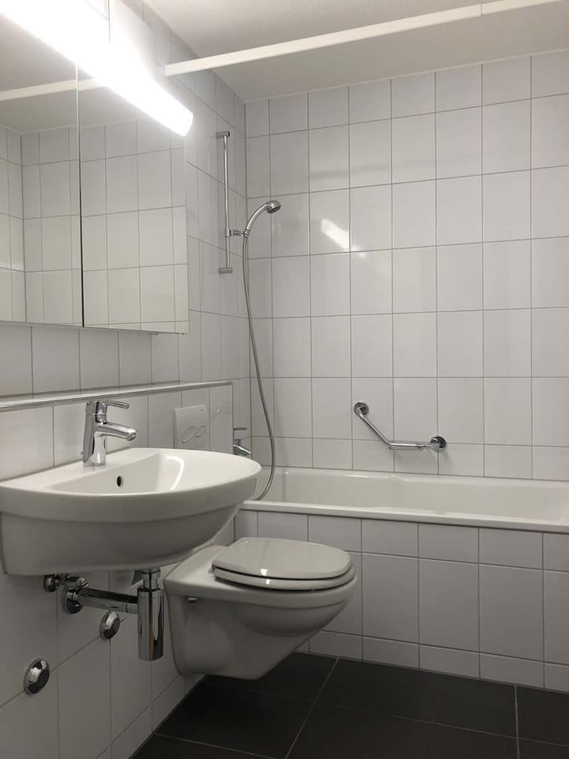 Bad/WC mit Badewanne