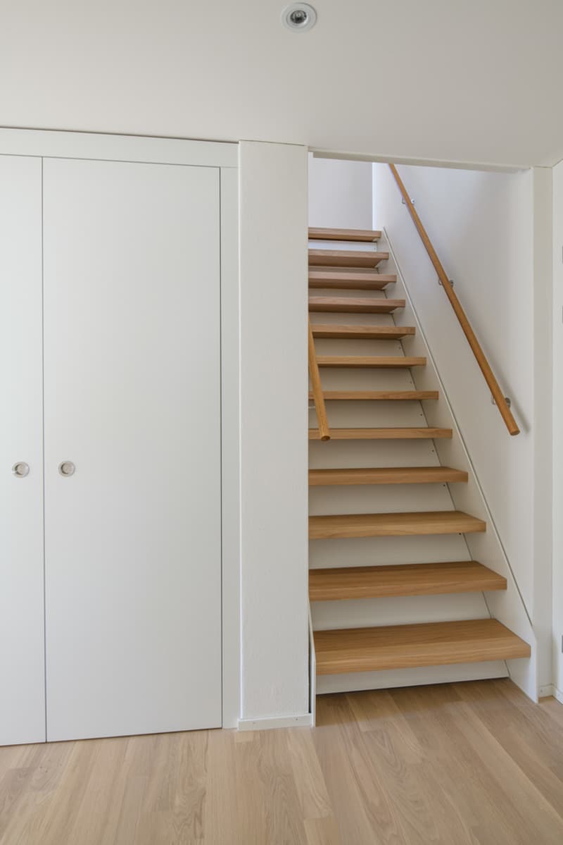 Treppenaufgang / Reduit geschlossen