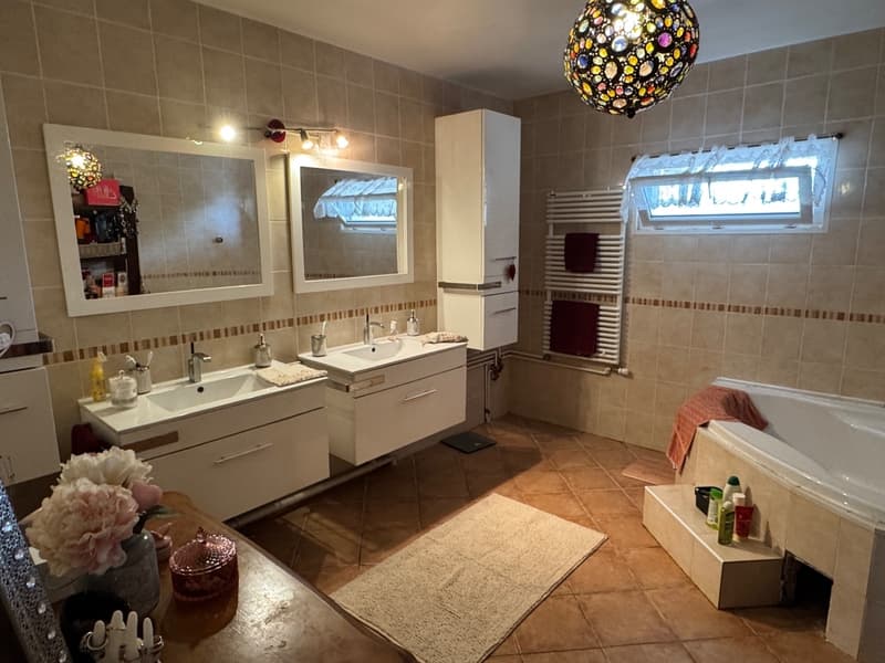 CASA DI CITTÀ, GRANDE SALA DA PRANZO, 4 CAMERE DA LETTO E BELLO GIARDINO (9)