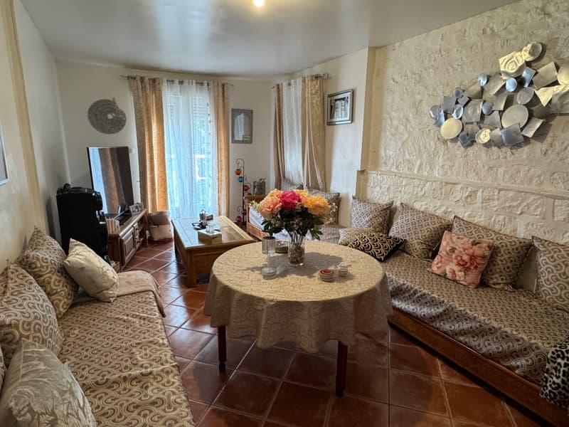 CASA DI CITTÀ, GRANDE SALA DA PRANZO, 4 CAMERE DA LETTO E BELLO GIARDINO (8)