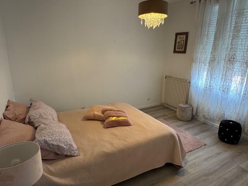 CASA DI CITTÀ, GRANDE SALA DA PRANZO, 4 CAMERE DA LETTO E BELLO GIARDINO (10)