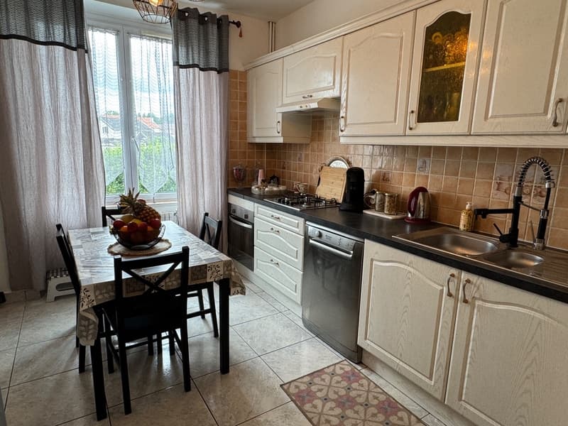 CASA DI CITTÀ, GRANDE SALA DA PRANZO, 4 CAMERE DA LETTO E BELLO GIARDINO (7)