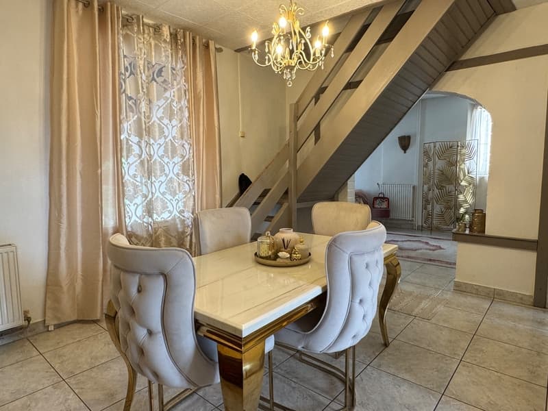 CASA DI CITTÀ, GRANDE SALA DA PRANZO, 4 CAMERE DA LETTO E BELLO GIARDINO (6)