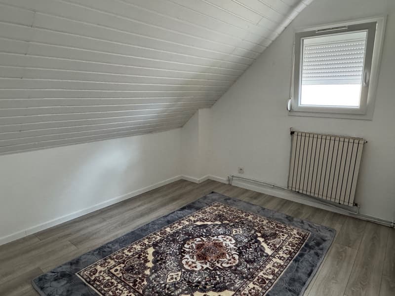 CASA DI CITTÀ, GRANDE SALA DA PRANZO, 4 CAMERE DA LETTO E BELLO GIARDINO (12)