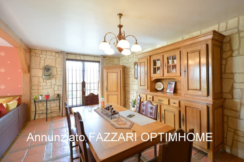 For sale exclusively in Stenay, large single-story family house (6)