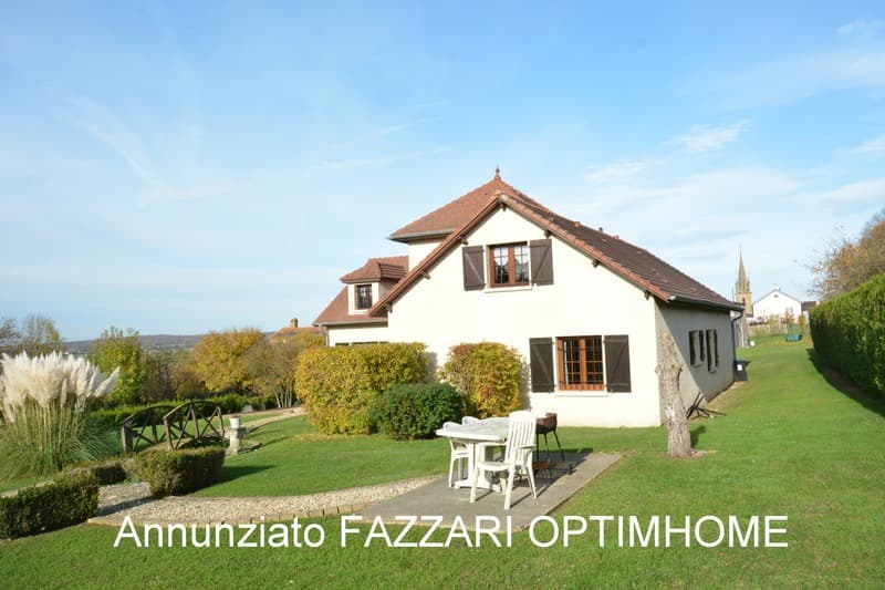 For sale exclusively in Stenay, large single-story family house (3)