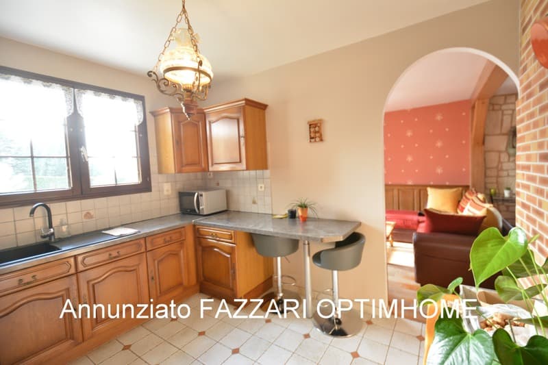 For sale exclusively in Stenay, large single-story family house (5)