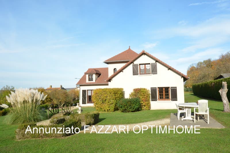 For sale exclusively in Stenay, large single-story family house (2)