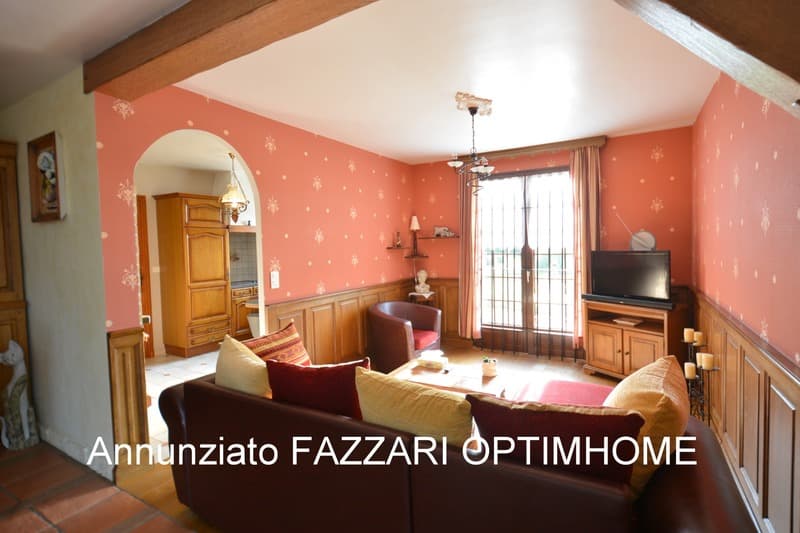 For sale exclusively in Stenay, large single-story family house (7)