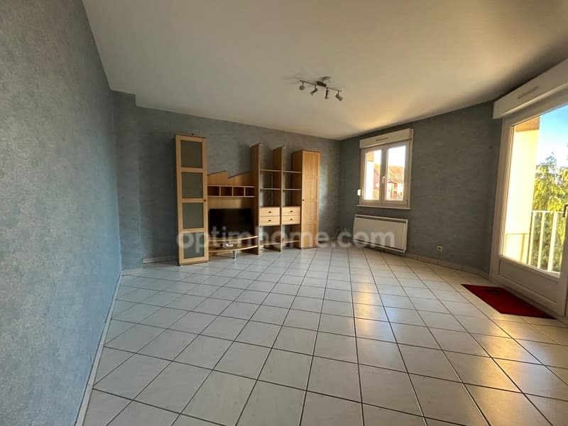 Beautiful apartment in a residential area (2)