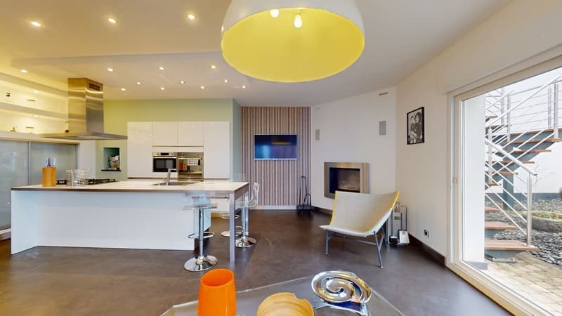 Prestigious real estate complex, residential house and offices (7)