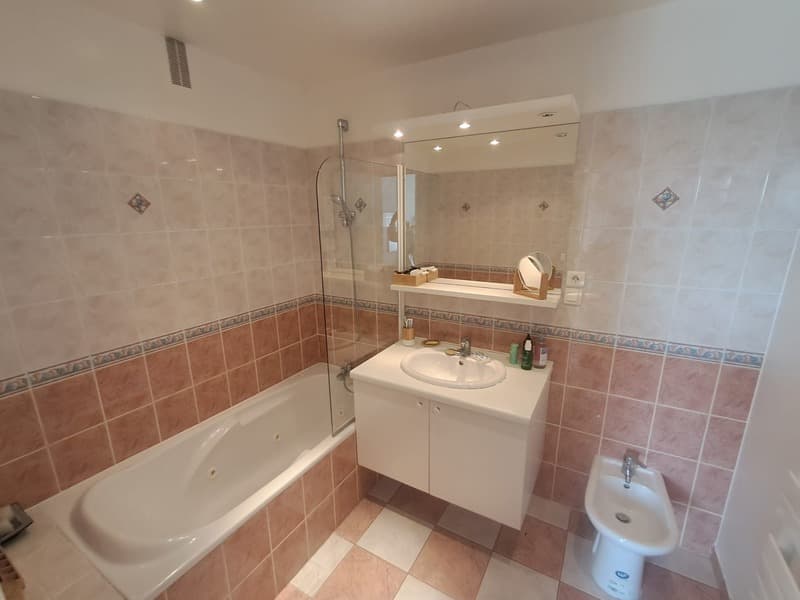 EXCLUSIVITE GARCHES - PLATEAU Appartement 3/4 pièces de 107 m²  Balcon (10)