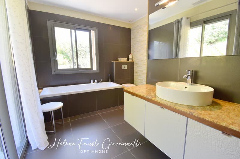 Property 8 rooms - 243 m2 - OLETTA (12)
