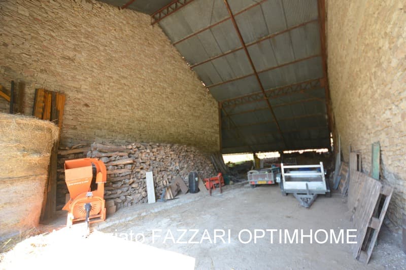 Altes Bauernhaus mit Nebengebäuden - Grundstück von 5 240 (4)