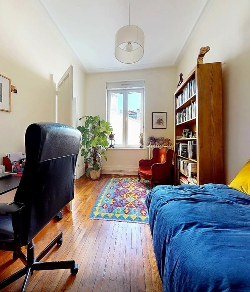 APARTMENT F7 IN VERY BEAUTIFUL BOURGEOIS BUILDING !!! (13)