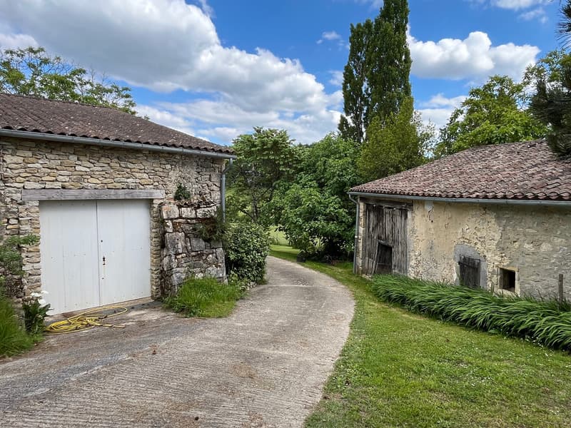 Maison en pierres 210 m² avec dépendances SAINTE COLOMBE DE DURAS (6)