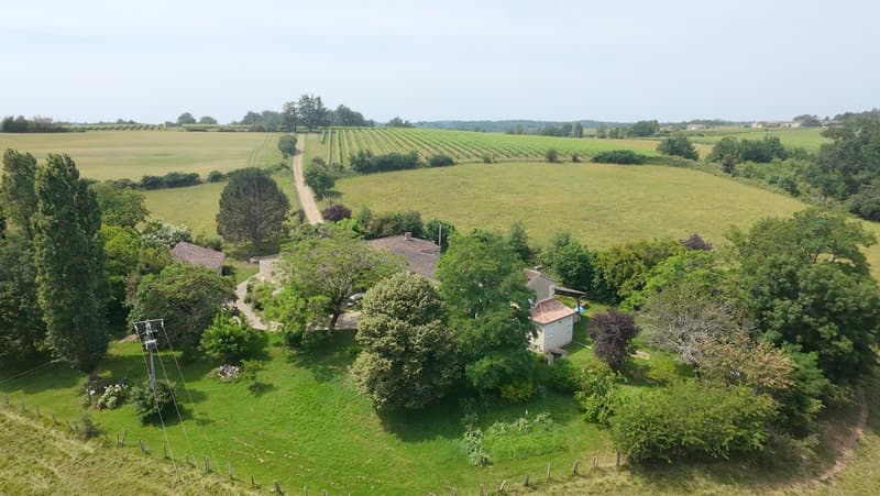 Maison en pierres 210 m² avec dépendances SAINTE COLOMBE DE DURAS (2)