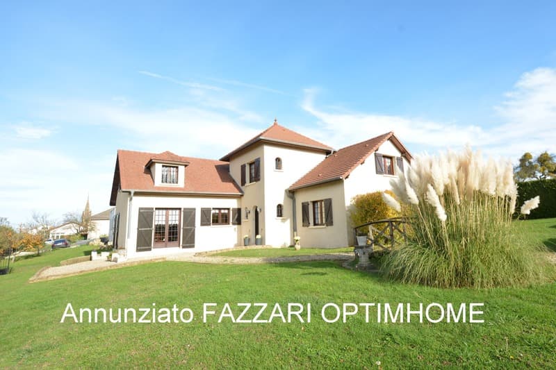 For sale exclusively in Stenay, spacious single-story family home (1)
