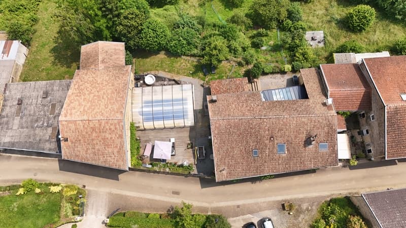 Renovated old farmhouse with pool, barn and studio (2)