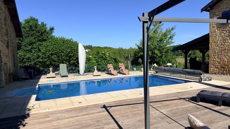 Renovated old farmhouse with pool, barn and studio (10)