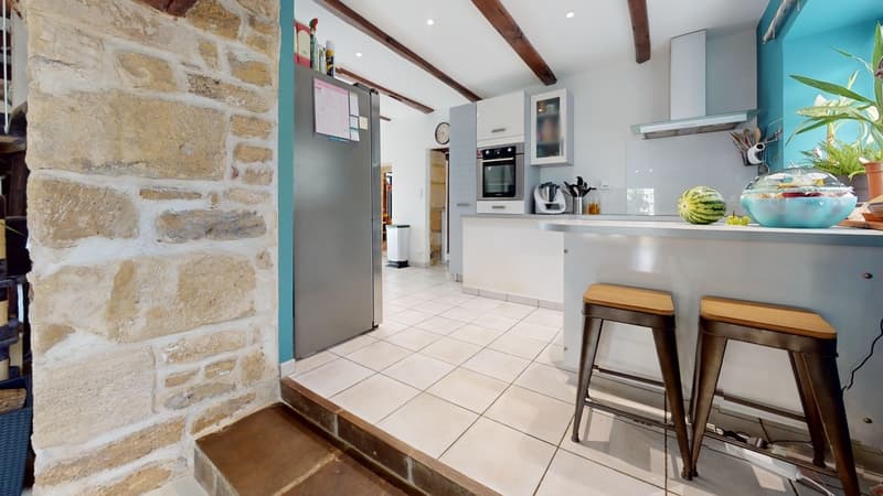 Renovated old farmhouse with pool, barn and studio (7)