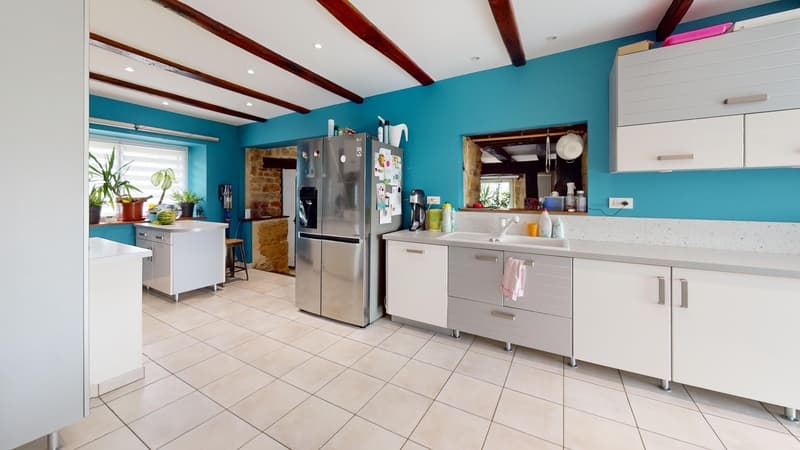 Renovated old farmhouse with pool, barn and studio (12)