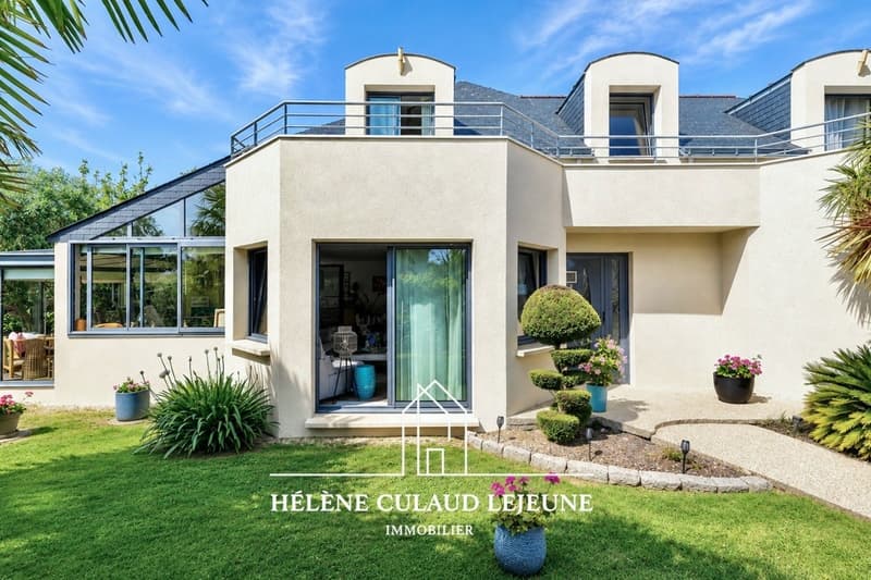 MAISON D'ARCHITECTE - 157 m² - SAINT AVÉ (2)