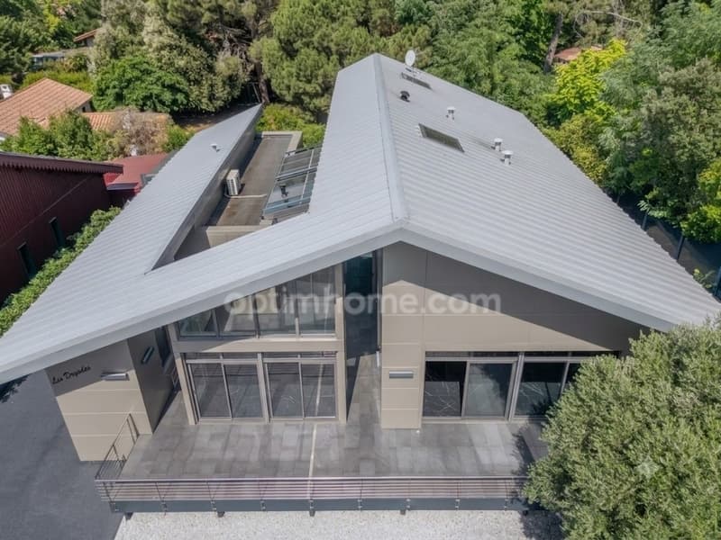 VILLA D'ARCHITECTE SUR PILOTIS - EXCLUSIVITÉ & ESPRIT YACHTING (2)