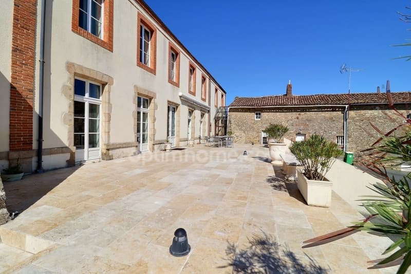 Exceptional 16th Century Estate - Close to Cholet | Potential > 1,200 m² (10)