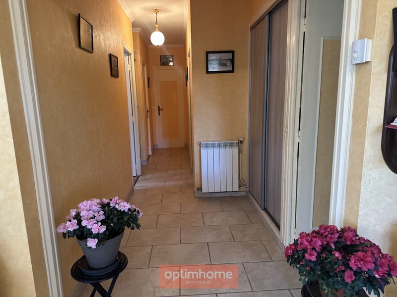 Villa T4 avec piscine couverte, jardin clos autour pour environ 1800 (12)