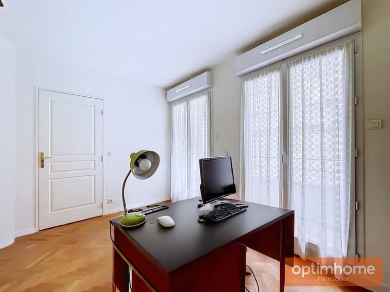 Vente en nue-propriété - Appartement de standing avec balcons cave et (7)
