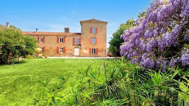 Un Domaine sur la Colline (1)