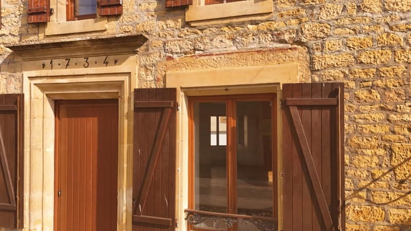 Maison de caractère entièrement rénovée à neuf à vendre SAINT JEAN LES (13)