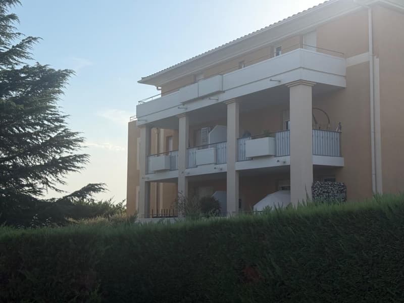 Studio meublé tout équipé avec grande terrasse (1)