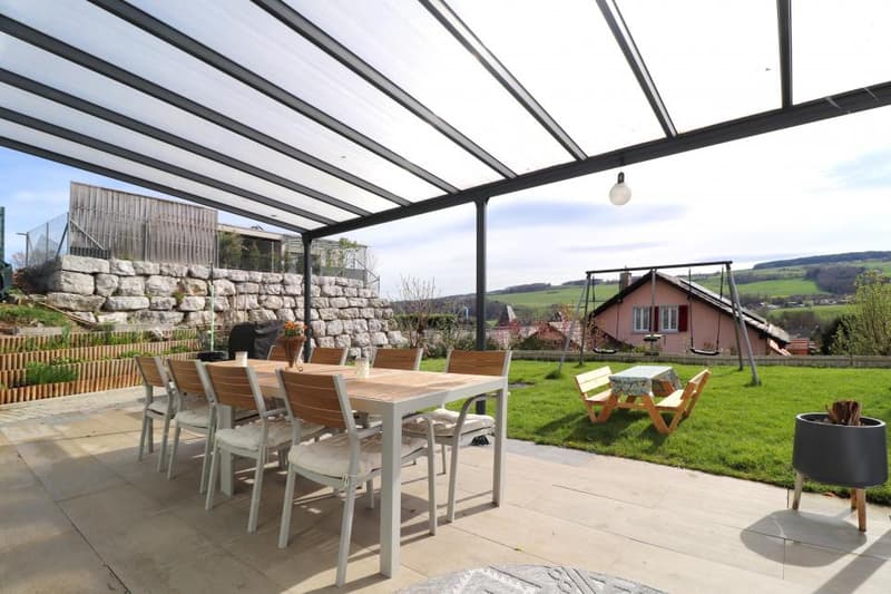 Vue imprenable depuis cette belle villa en terrasse d'angle avec jardin de 294 m2 ! (2)
