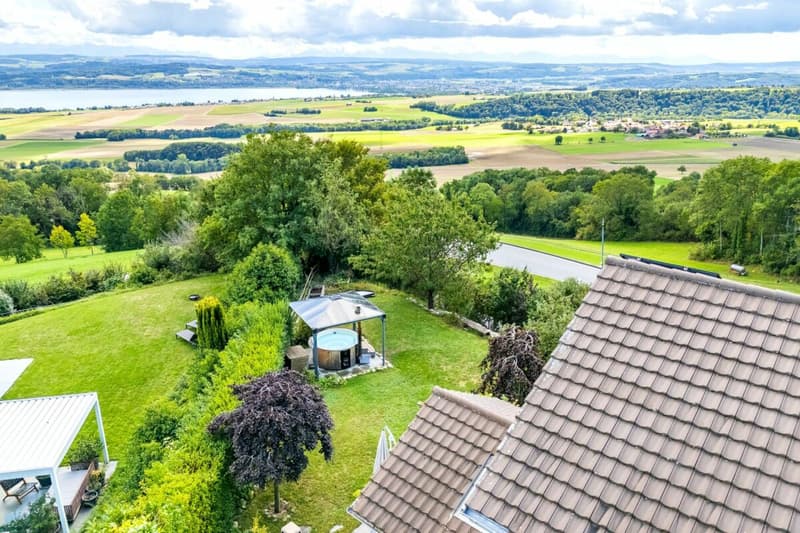 Prächtige Architekten-Villa mit 7,5 Zimmern, 7 Minuten von Grandson entfernt (16)