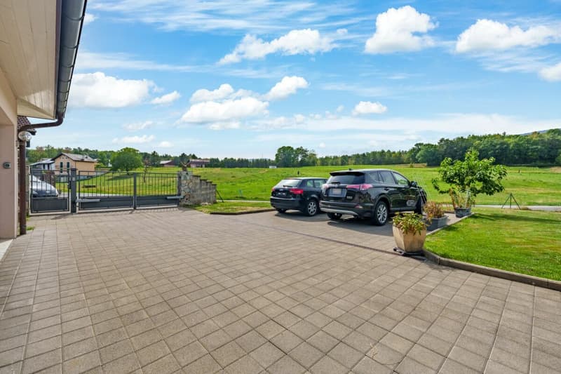 Villa d'architecte de plain-pied avec belle vue dégagée (3)
