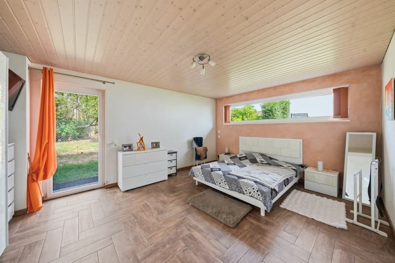 Villa d'architecte de plain-pied avec belle vue dégagée (4)